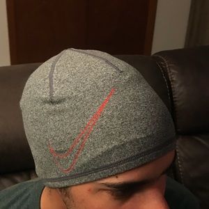 Nike REVERSABLE red adult beanie